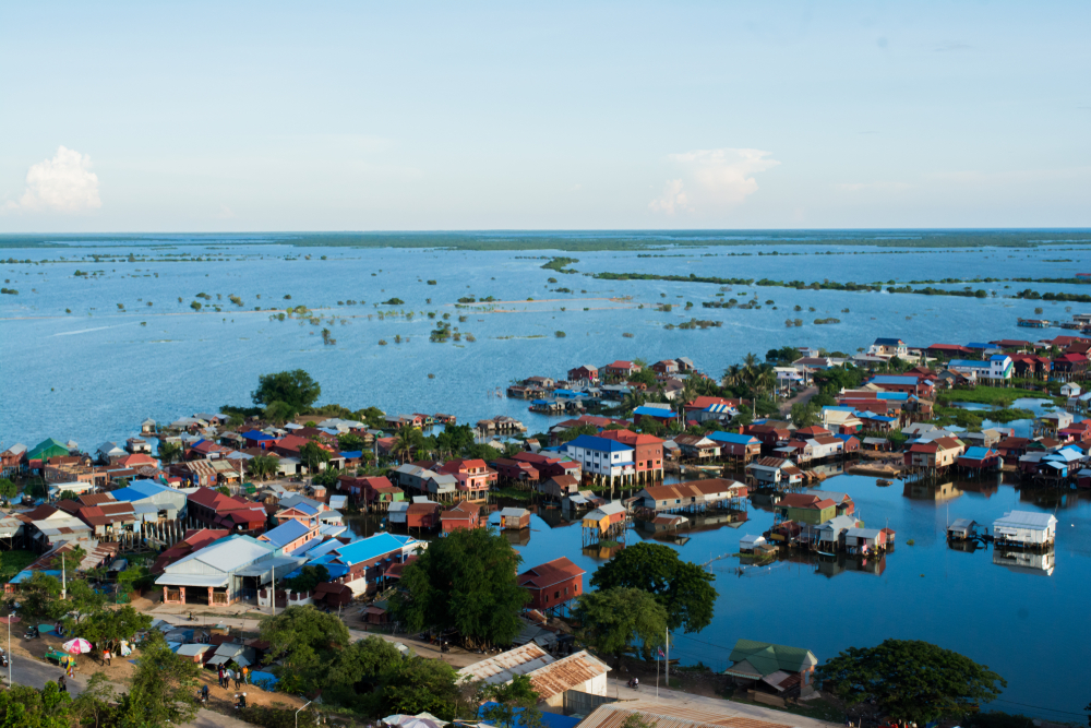 Visiter les villages flottant dans le lac Tonlé Sap
